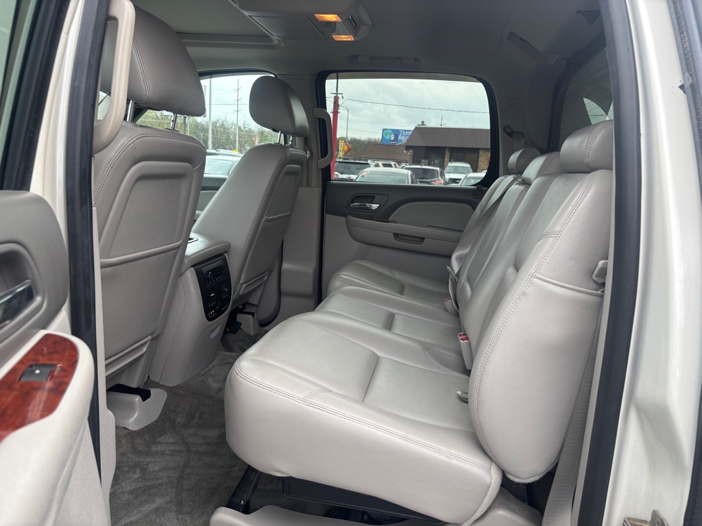 2013 Chevrolet Avalanche Image 9