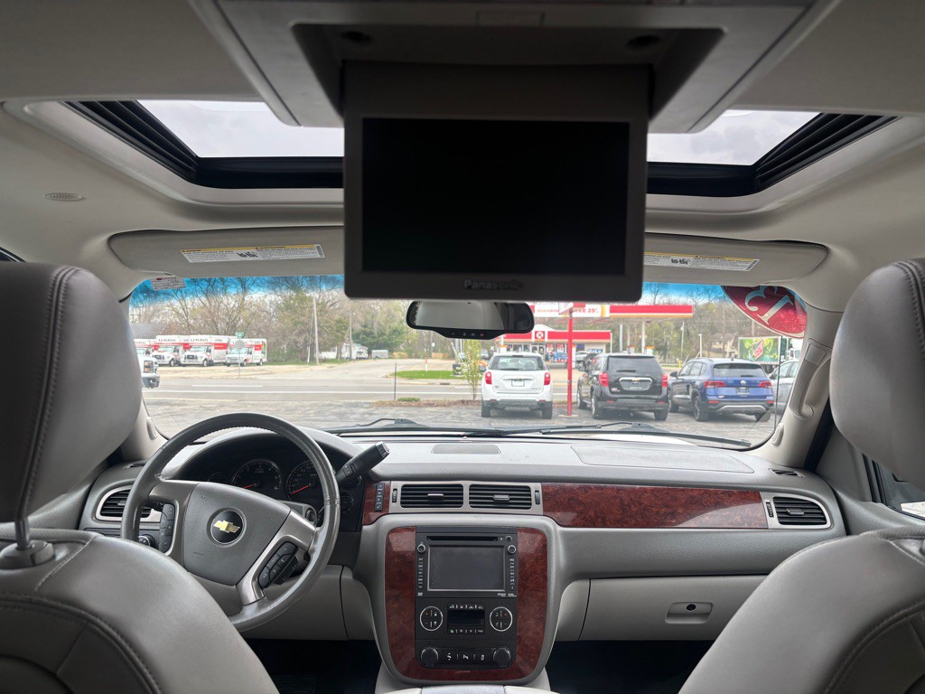 2013 Chevrolet Avalanche Image 11