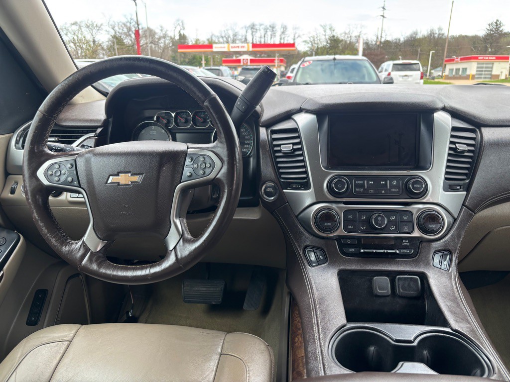 2018 Chevrolet Suburban Image 2