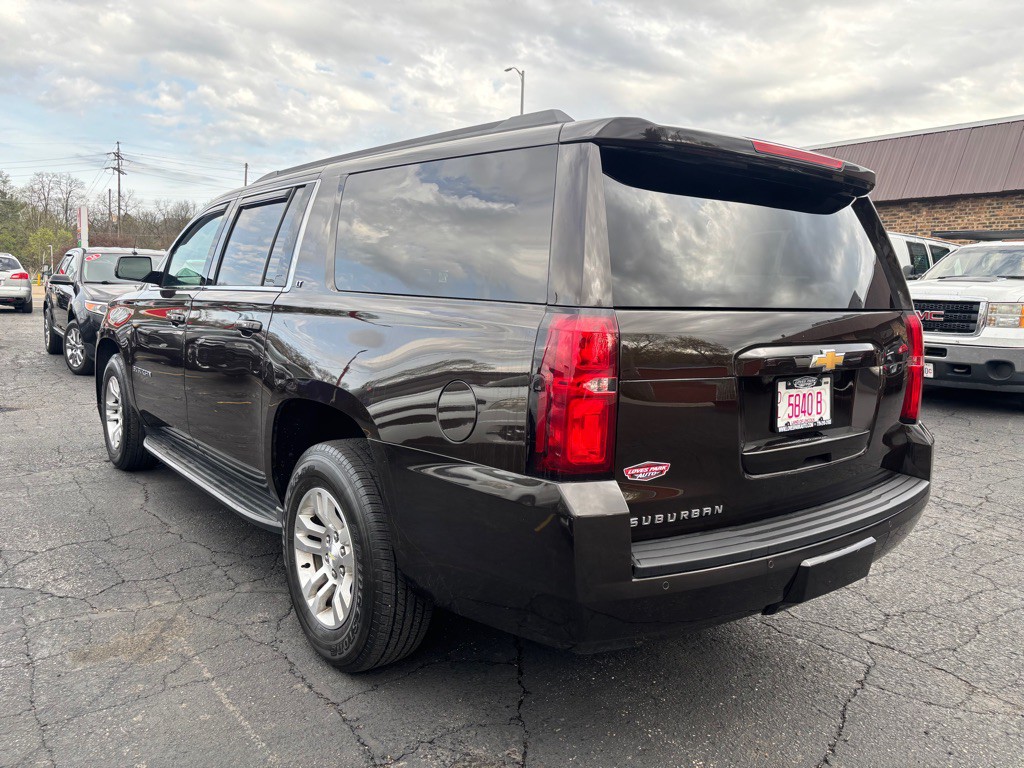 2018 Chevrolet Suburban Image 3