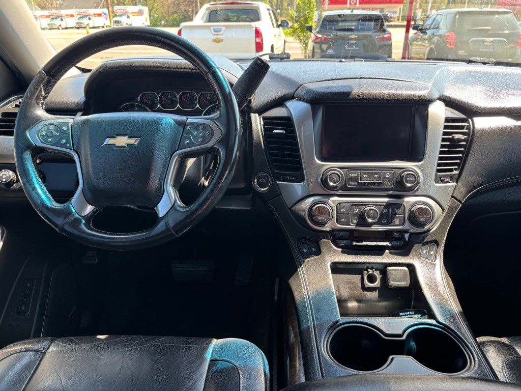 2015 Chevrolet Suburban Image 2