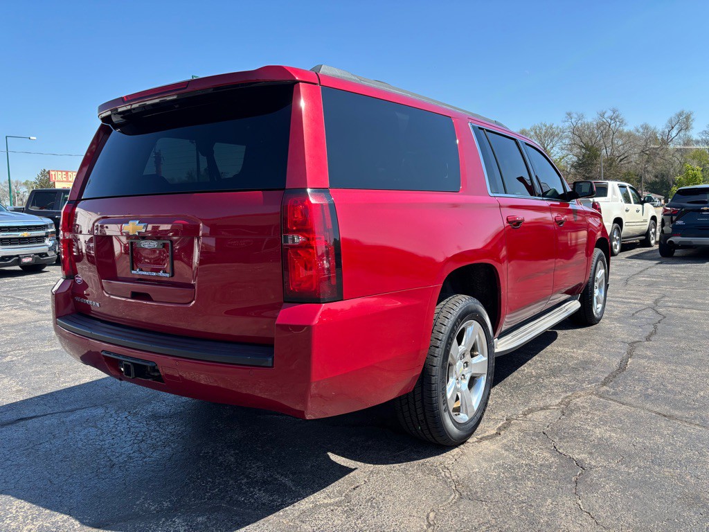 2015 Chevrolet Suburban Image 3