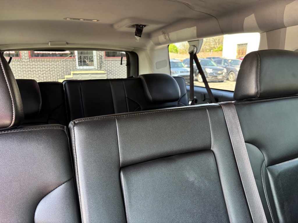 2015 Chevrolet Suburban Image 11