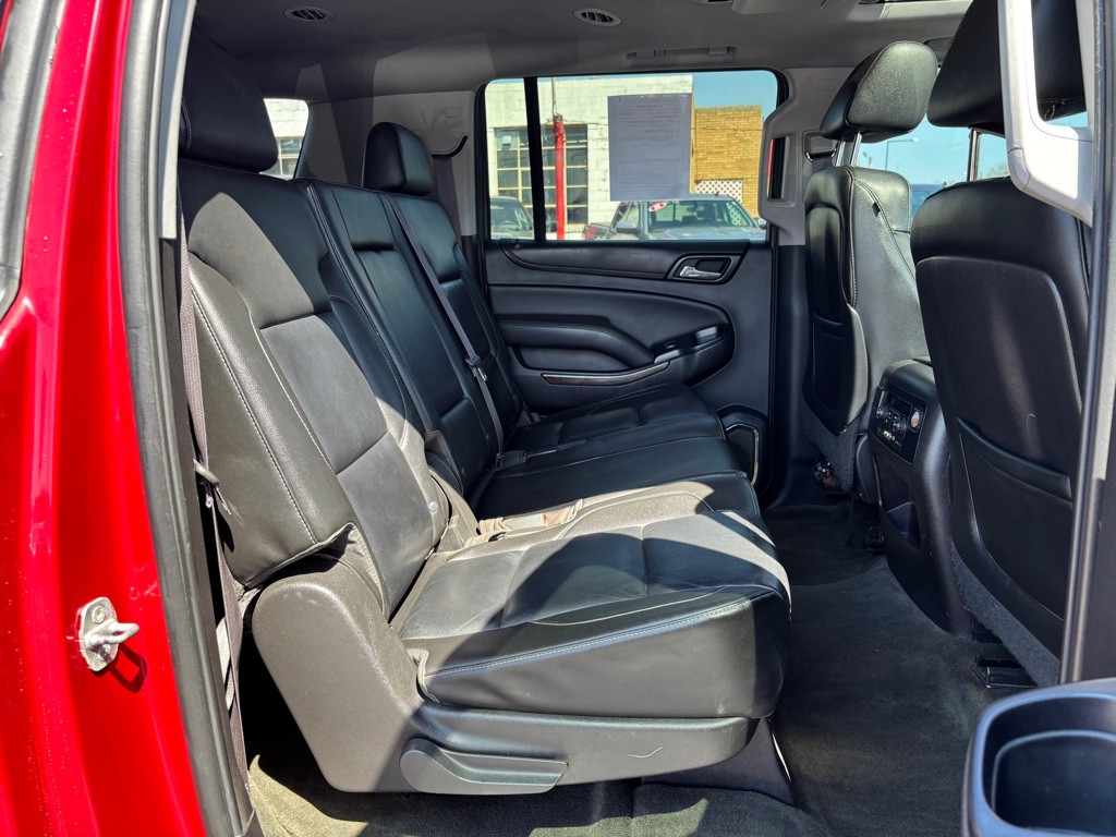 2015 Chevrolet Suburban Image 12
