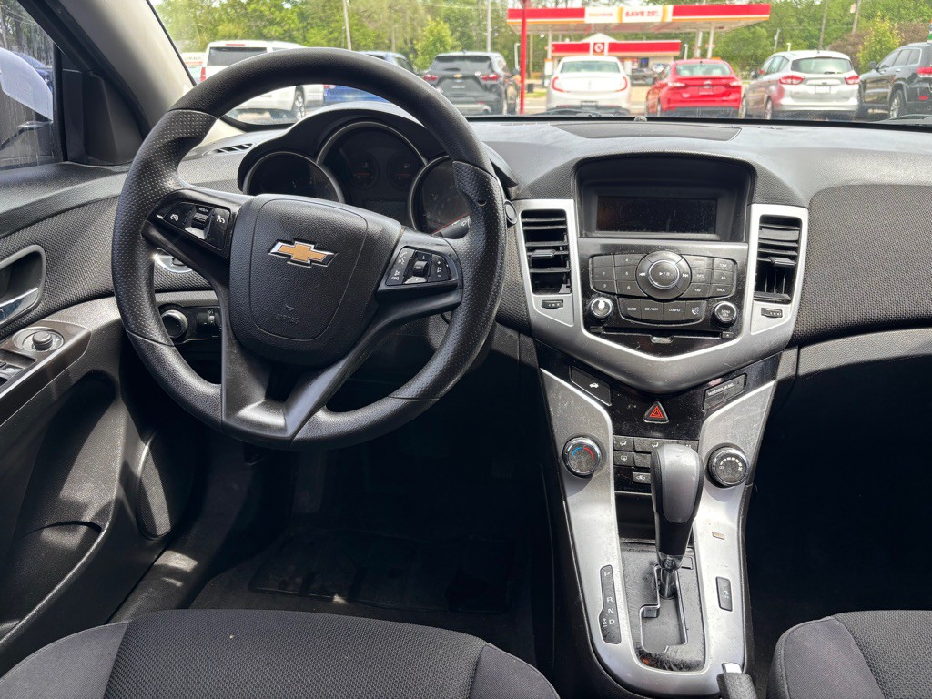 2015 Chevrolet Cruze Image 2