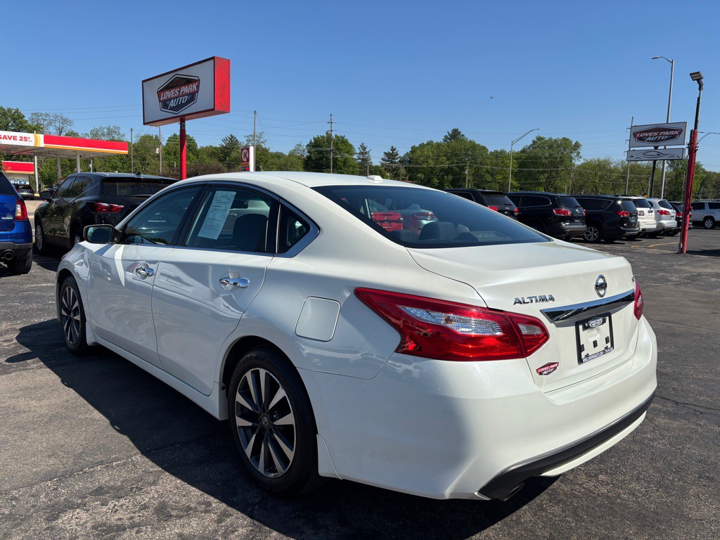 2016 Nissan Altima Image 4