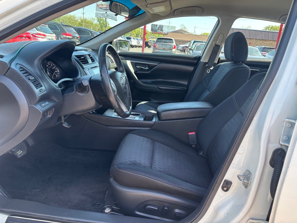 2016 Nissan Altima Image 7