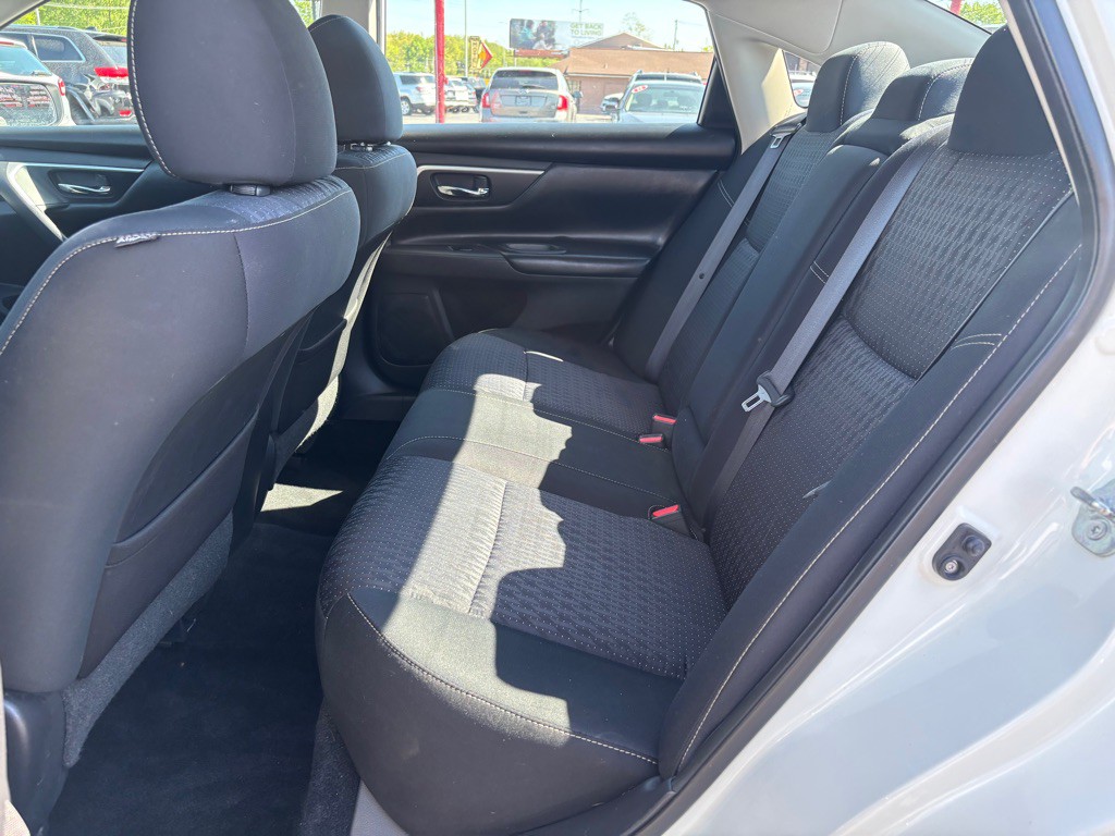 2016 Nissan Altima Image 8