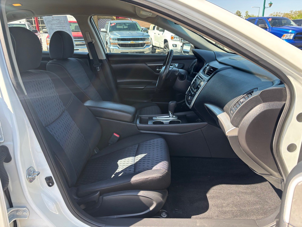 2016 Nissan Altima Image 9
