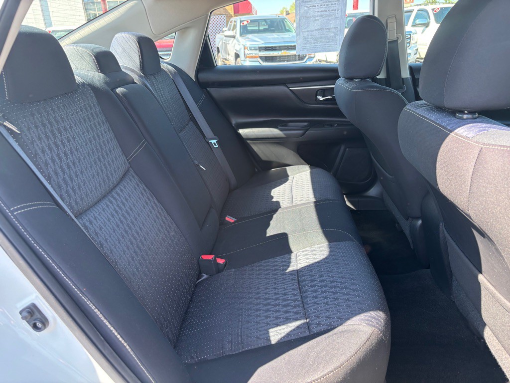 2016 Nissan Altima Image 10