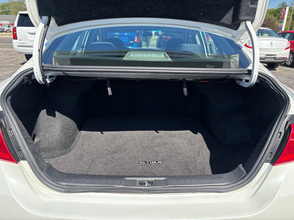 2016 Nissan Altima Image 11