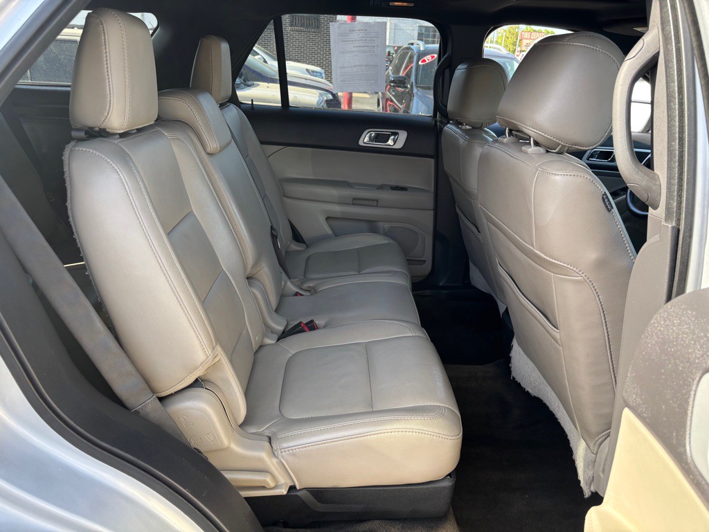2013 Ford Explorer Image 12