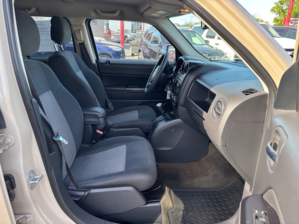 2017 Jeep Patriot Image 9