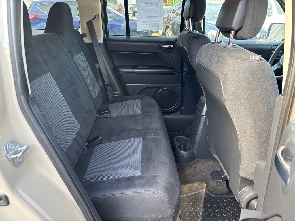 2017 Jeep Patriot Image 10