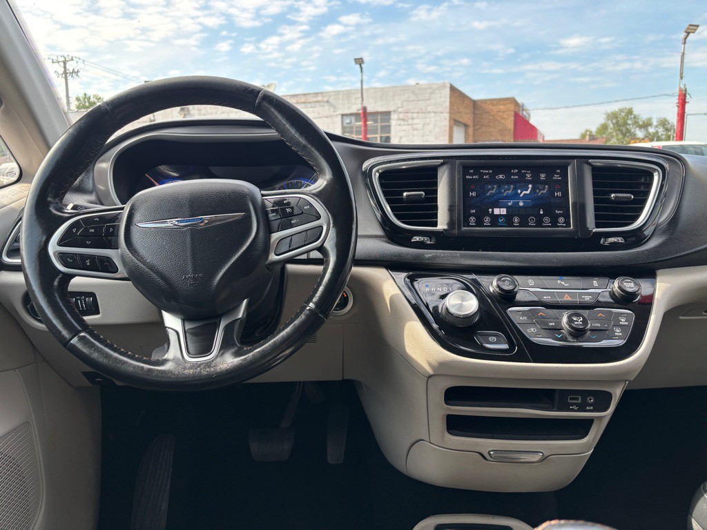 2020 Chrysler Pacifica Image 2