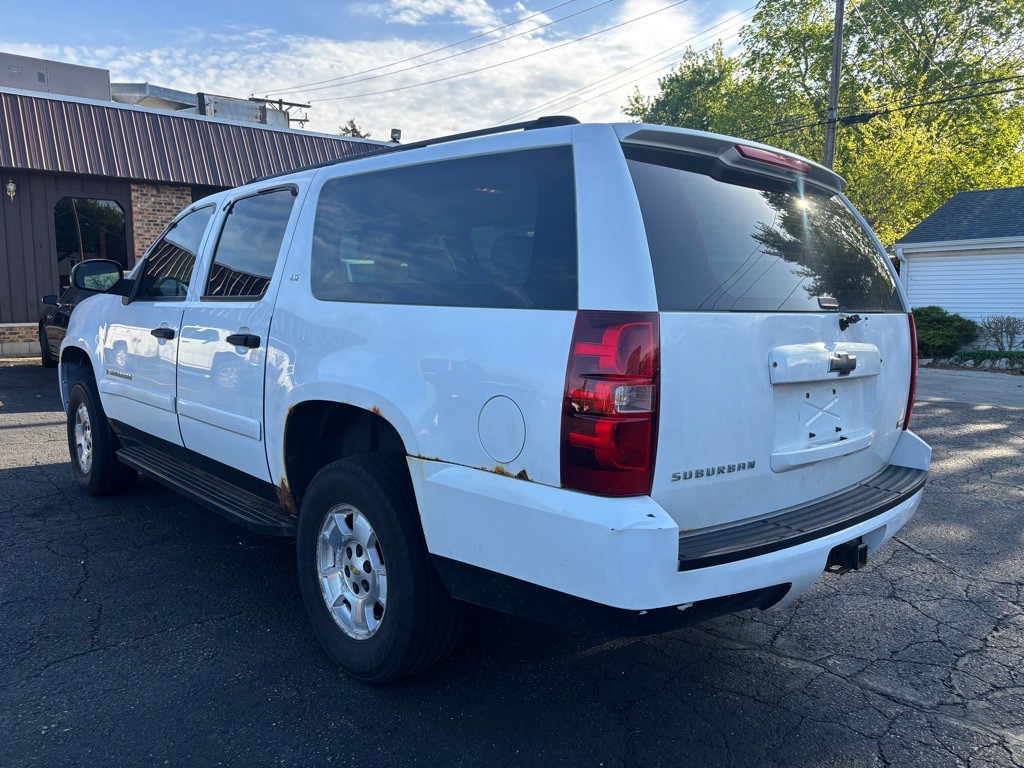 2007 Chevrolet Suburban Image 3