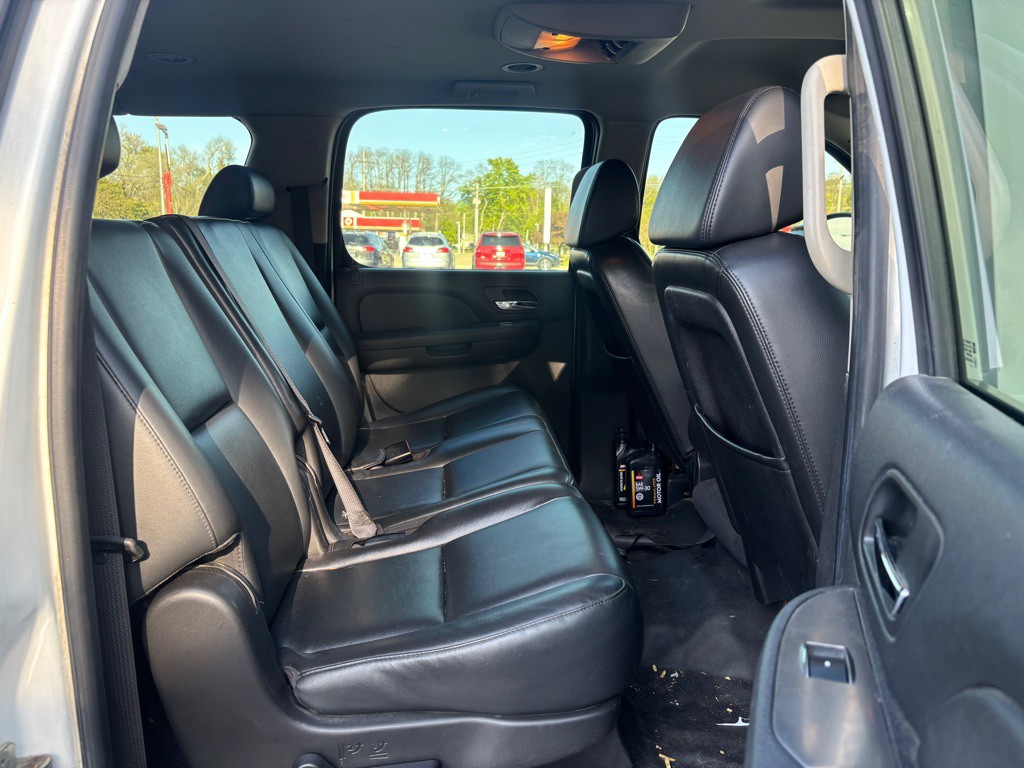 2007 Chevrolet Suburban Image 12