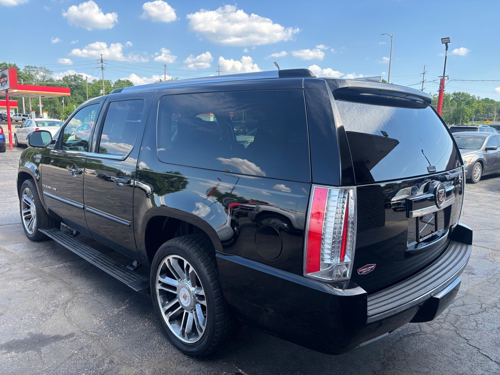 2013 Cadillac Escalade Image 3