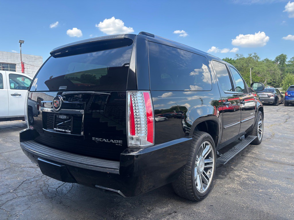 2013 Cadillac Escalade Image 4
