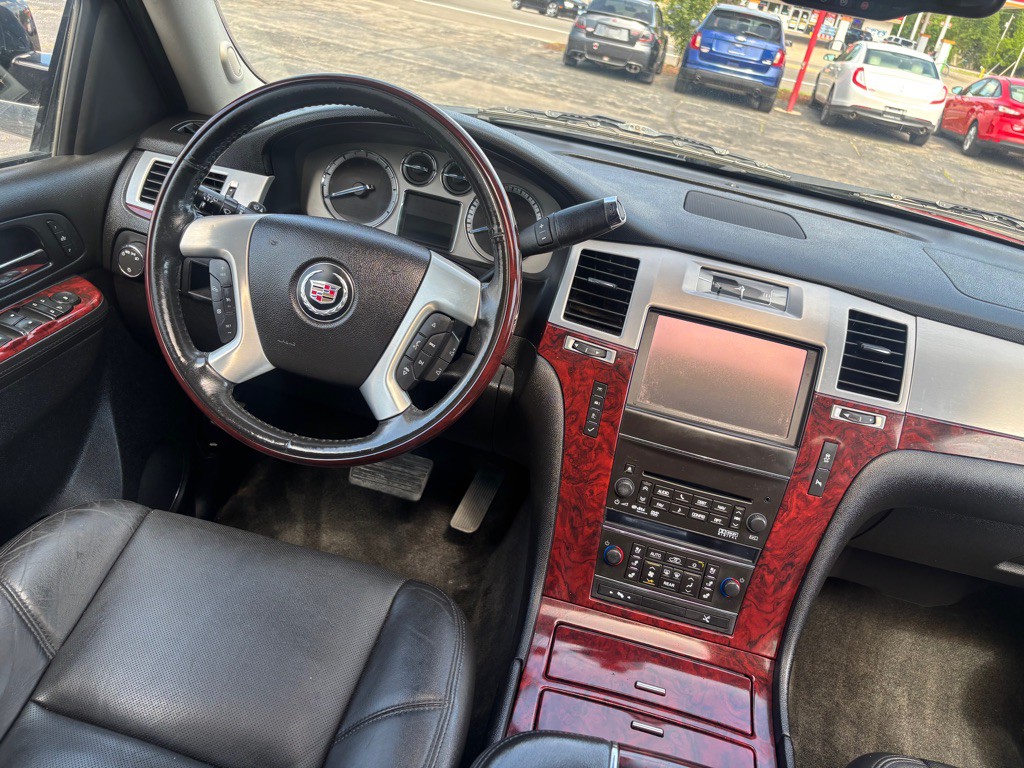2013 Cadillac Escalade Image 5