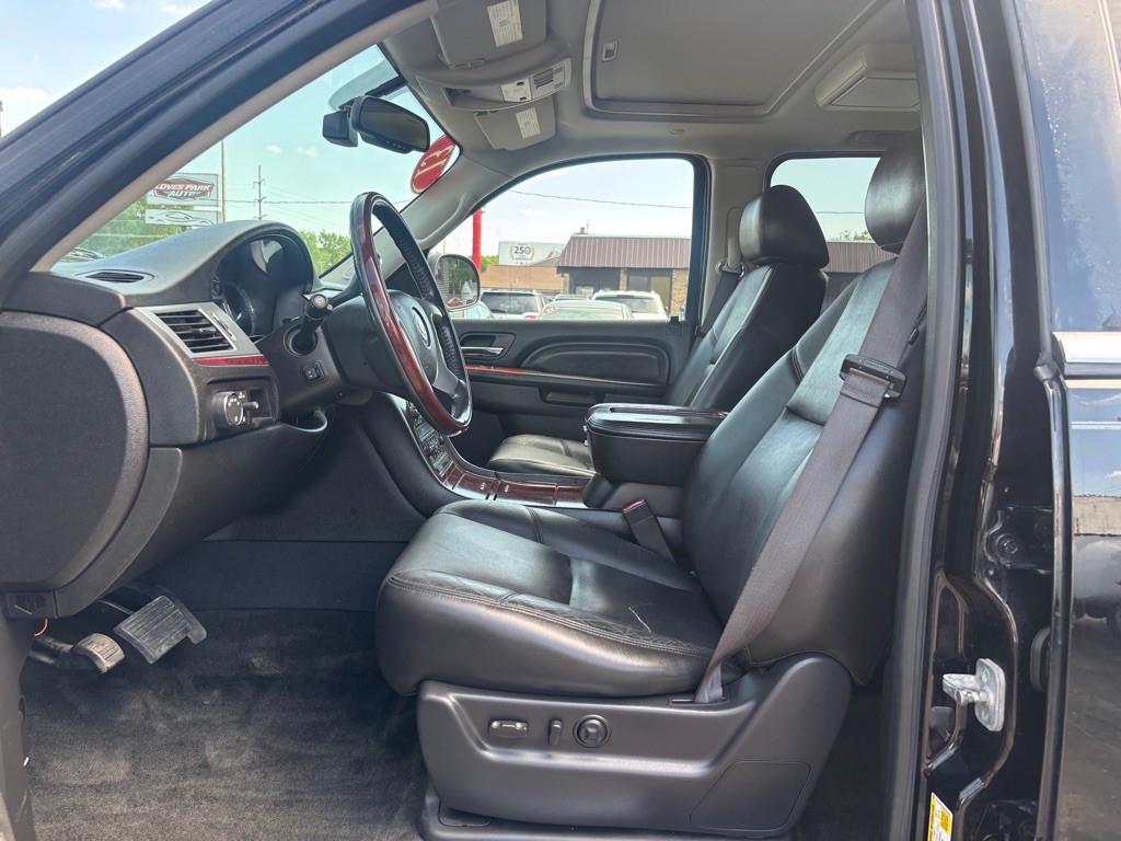 2013 Cadillac Escalade Image 7