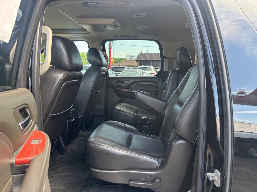2013 Cadillac Escalade Image 9