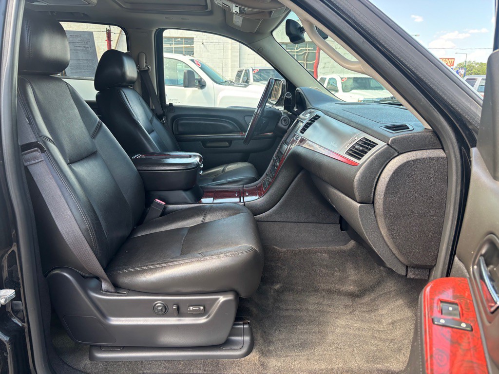 2013 Cadillac Escalade Image 10