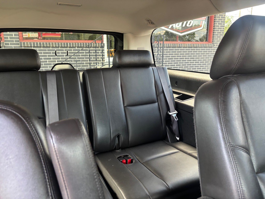 2013 Cadillac Escalade Image 11