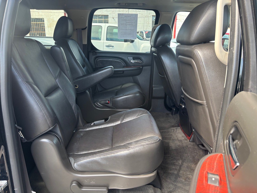 2013 Cadillac Escalade Image 12