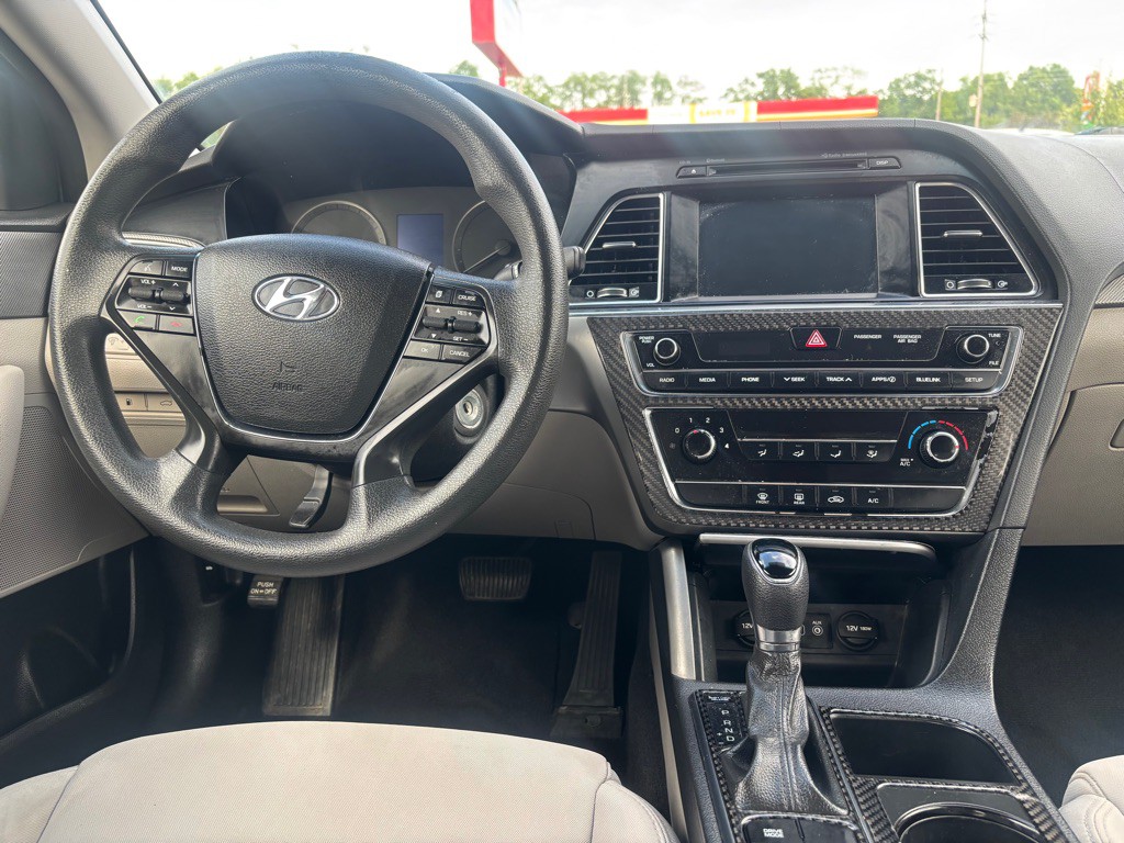 2016 Hyundai Sonata Image 2