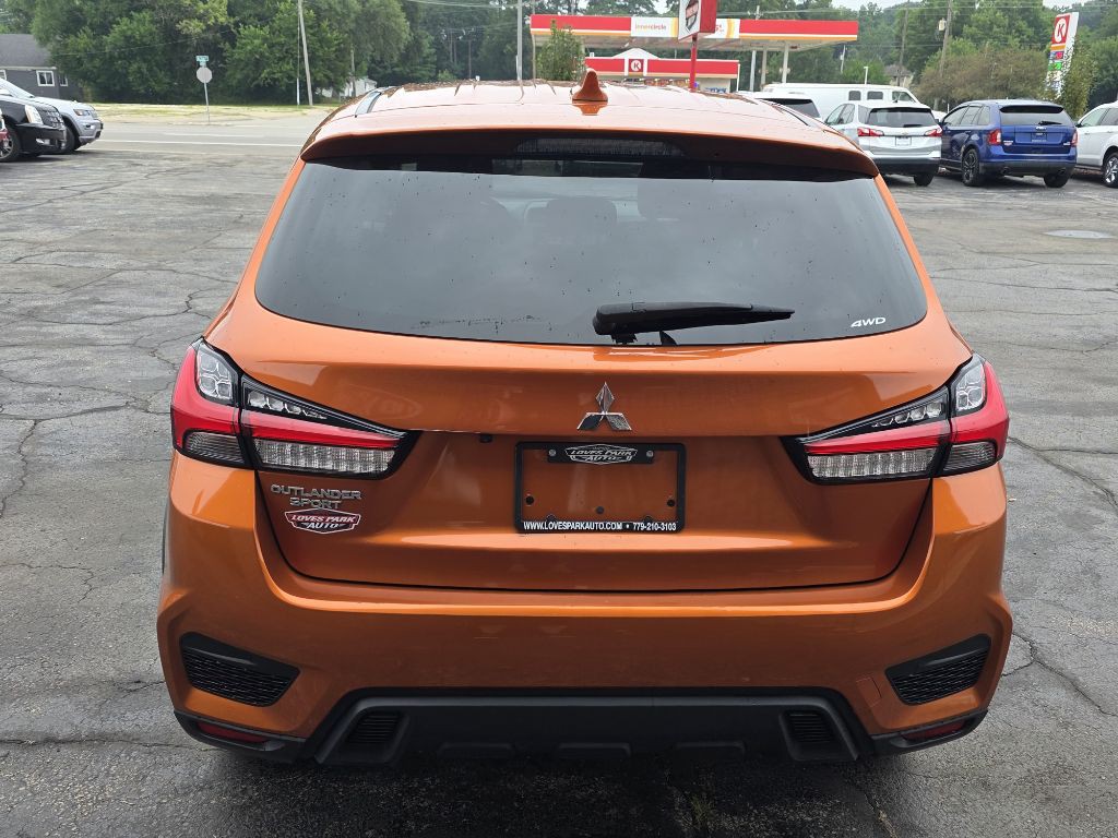 2024 Mitsubishi Outlander Image 3