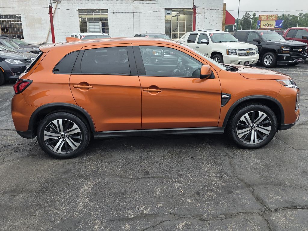 2024 Mitsubishi Outlander Image 8