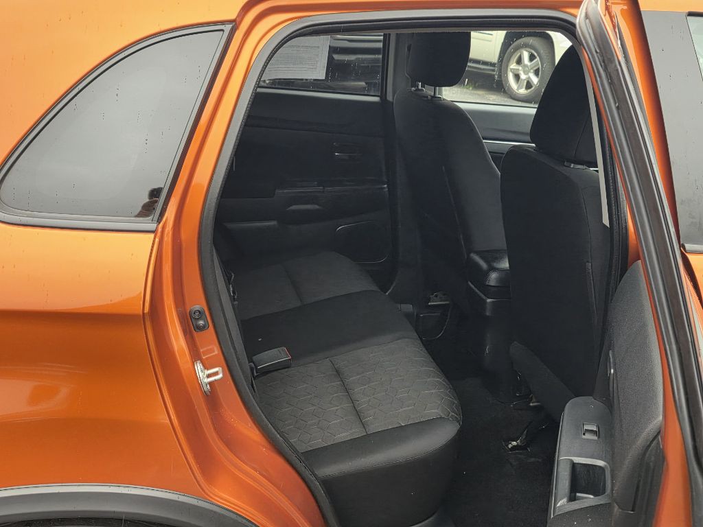 2024 Mitsubishi Outlander Image 14
