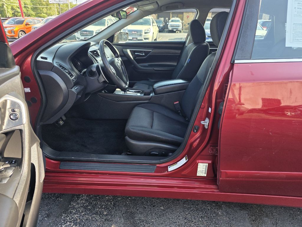 2016 Nissan Altima Image 9