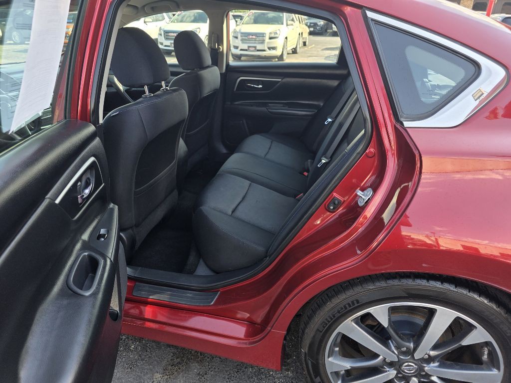 2016 Nissan Altima Image 10