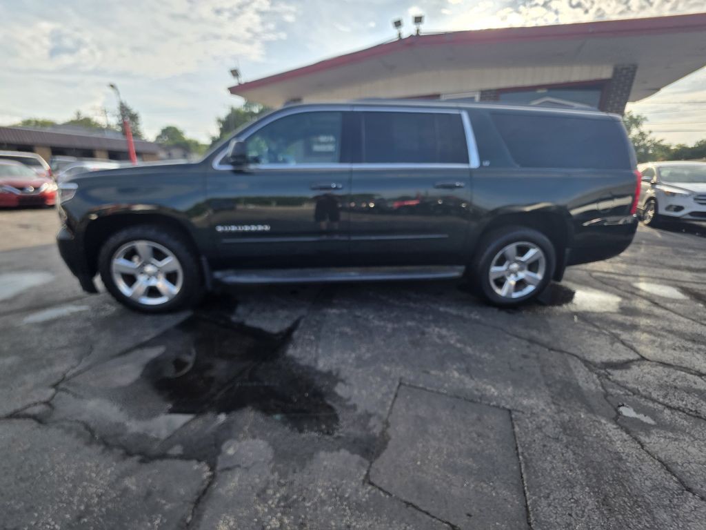 2016 Chevrolet Suburban Image 2
