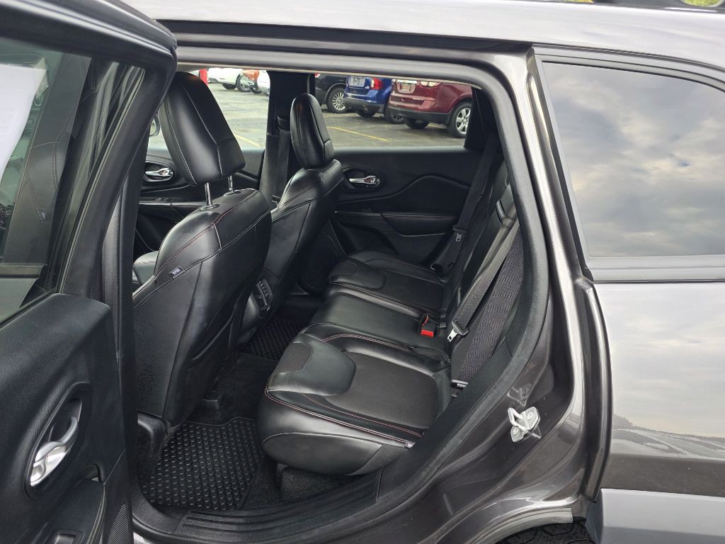 2016 Jeep Cherokee Image 11