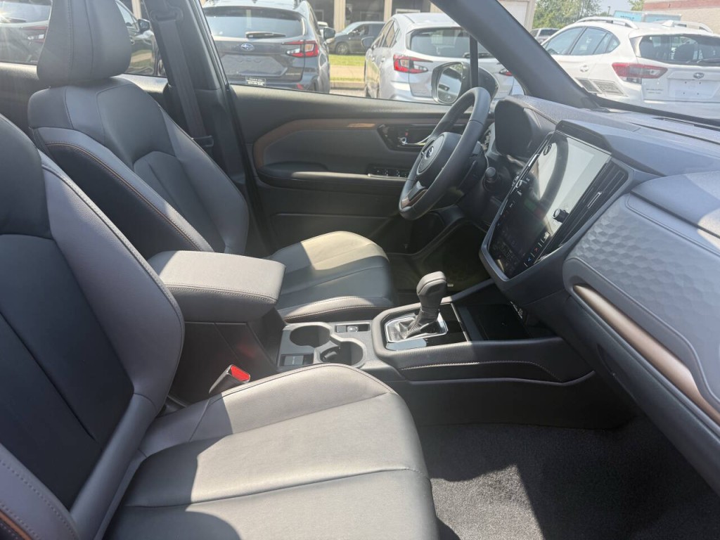 2025 Subaru Forester Image 30