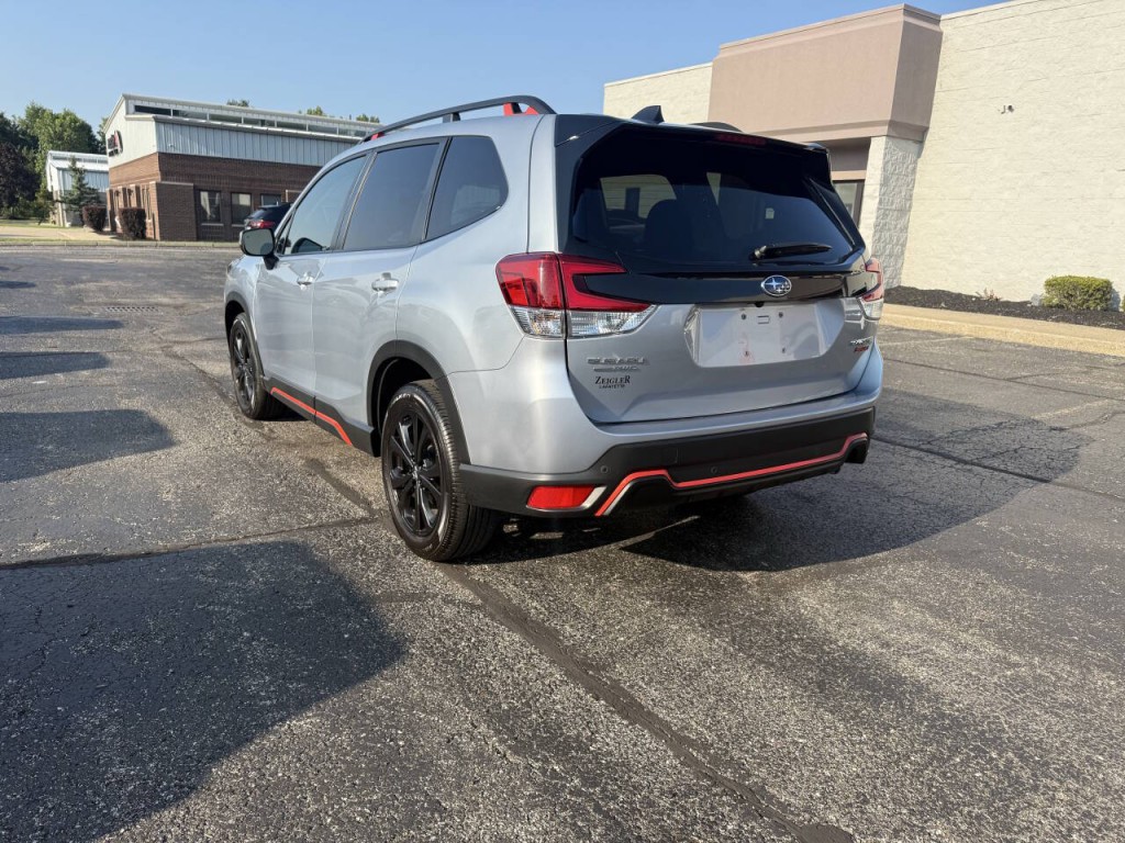 2024 Subaru Forester Image 8