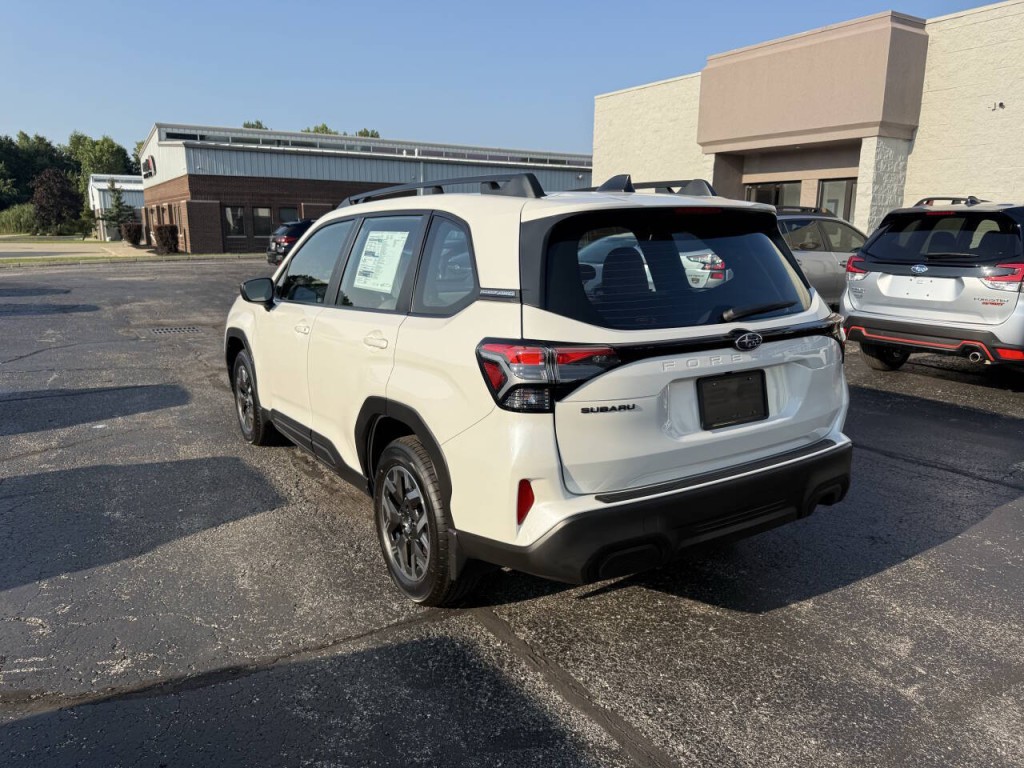 2025 Subaru Forester Image 8