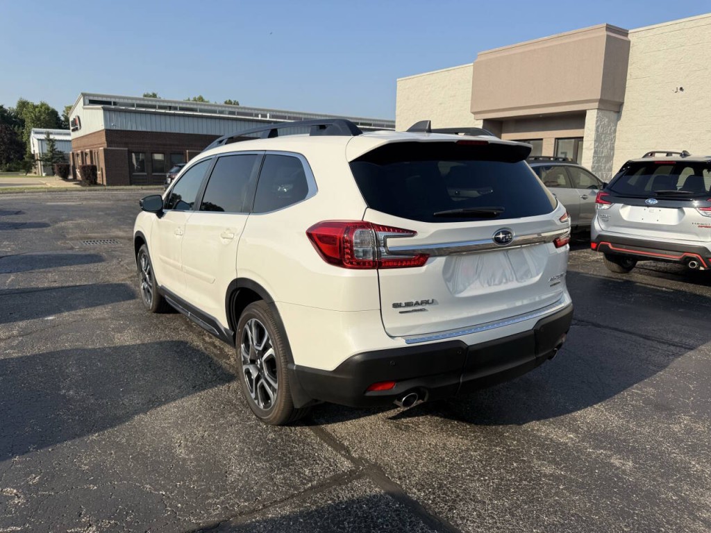 2024 Subaru Ascent Image 8