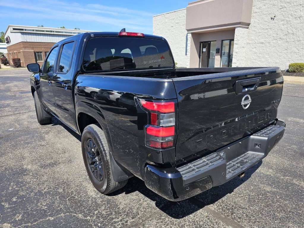 2023 Nissan Frontier Image 8
