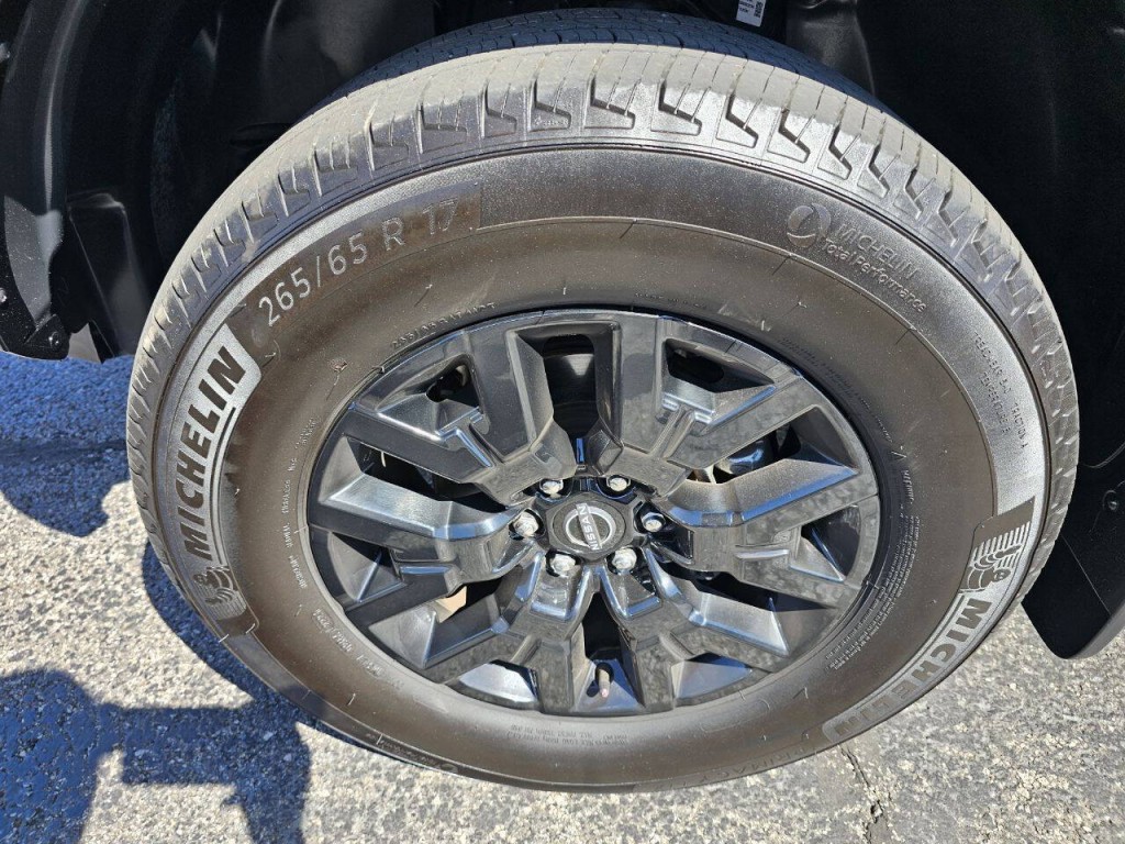 2023 Nissan Frontier Image 12