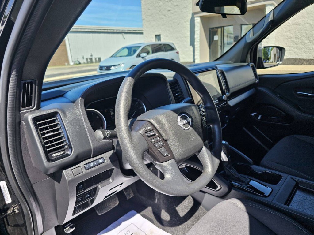 2023 Nissan Frontier Image 18