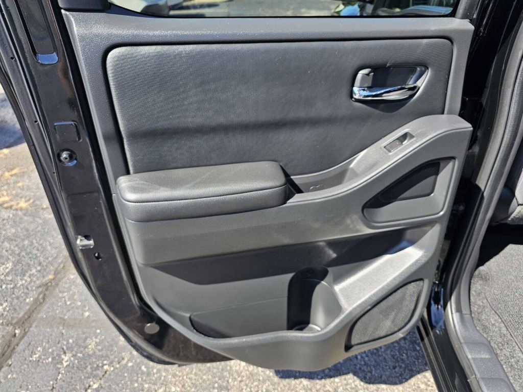 2023 Nissan Frontier Image 21