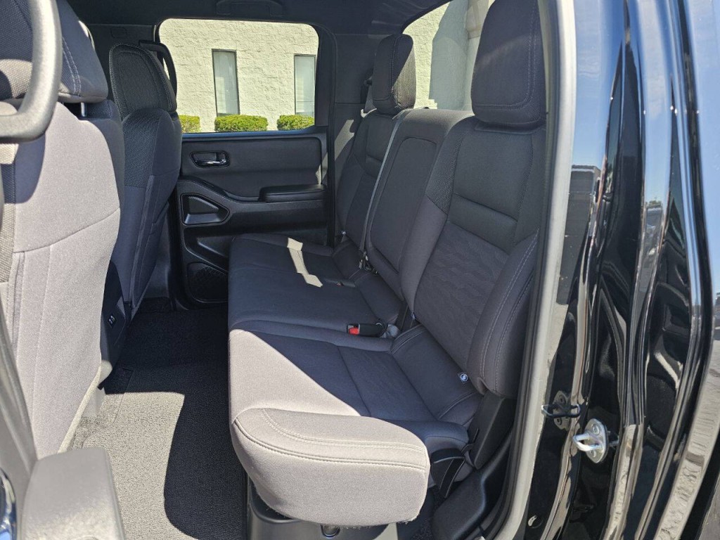 2023 Nissan Frontier Image 22