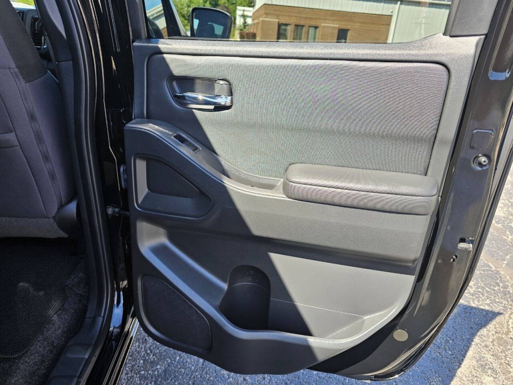 2023 Nissan Frontier Image 24