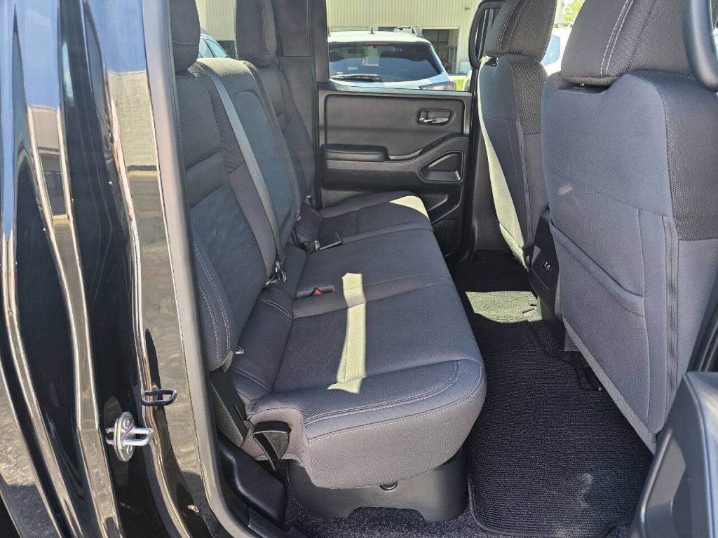 2023 Nissan Frontier Image 25