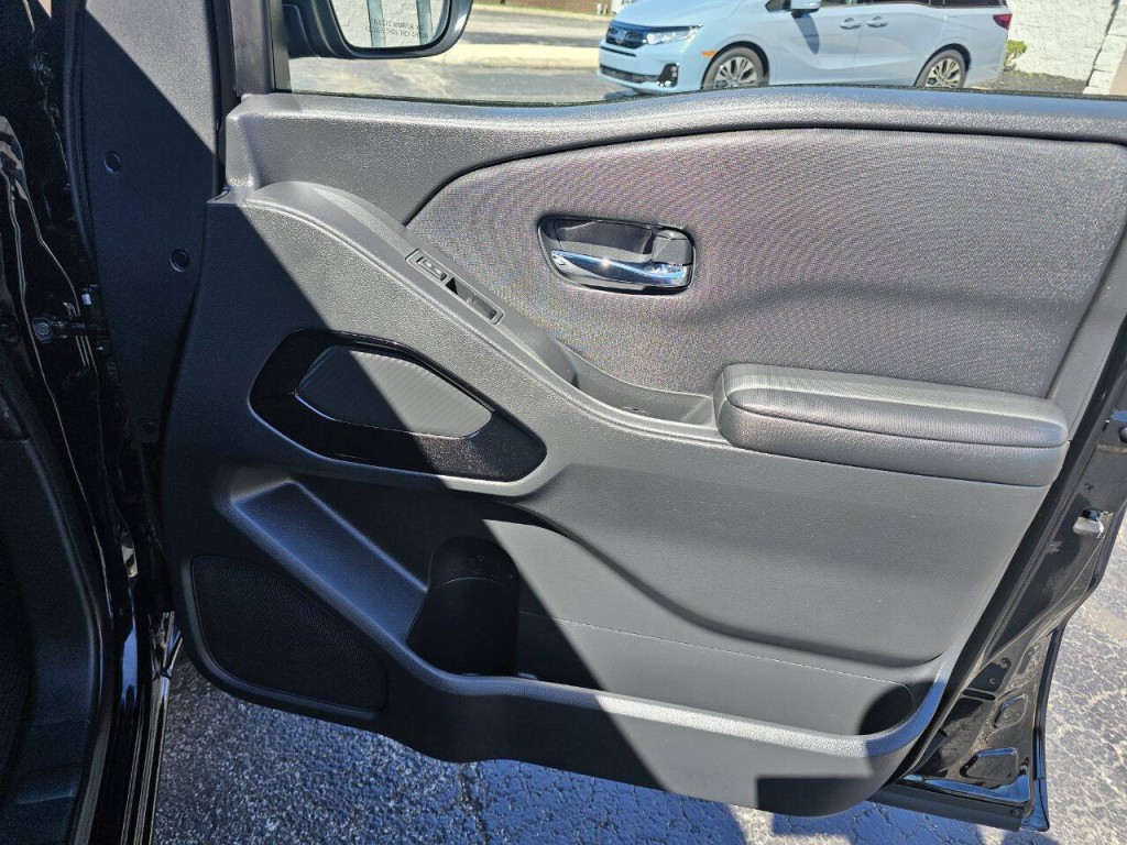 2023 Nissan Frontier Image 28