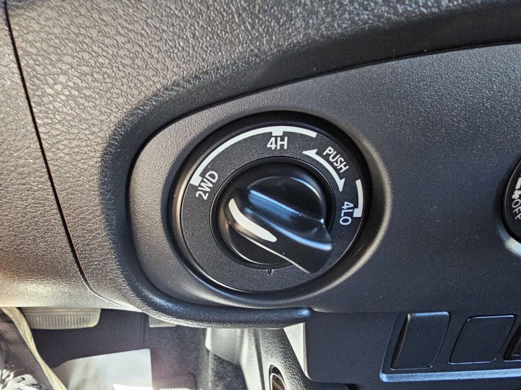 2023 Nissan Frontier Image 36